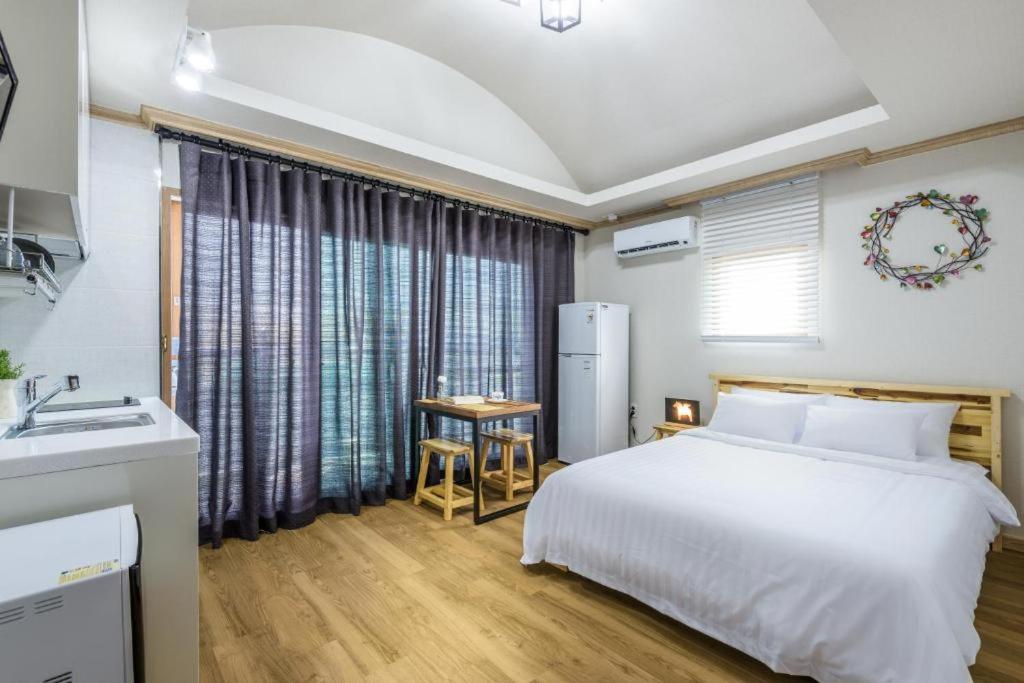 Romance Jeju Pension Ngoại thất bức ảnh