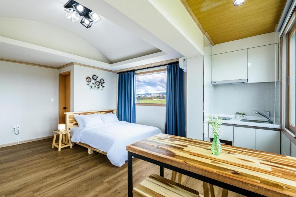 Romance Jeju Pension Ngoại thất bức ảnh