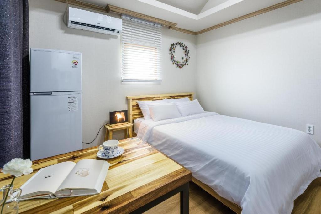 Romance Jeju Pension Ngoại thất bức ảnh