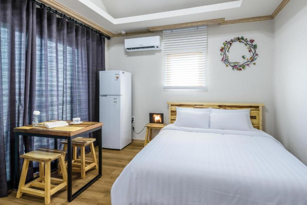 Romance Jeju Pension Ngoại thất bức ảnh